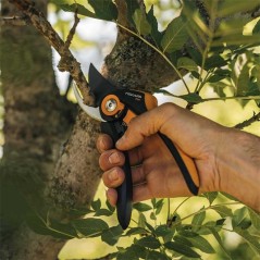 Fiskars SmartFit P541 - Versatile Pruner for Effortless Gardening | Model 6411501111166